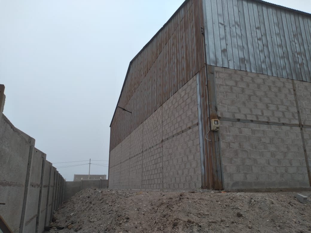 Cierre exterior y revestimiento metálico de galpón industrial